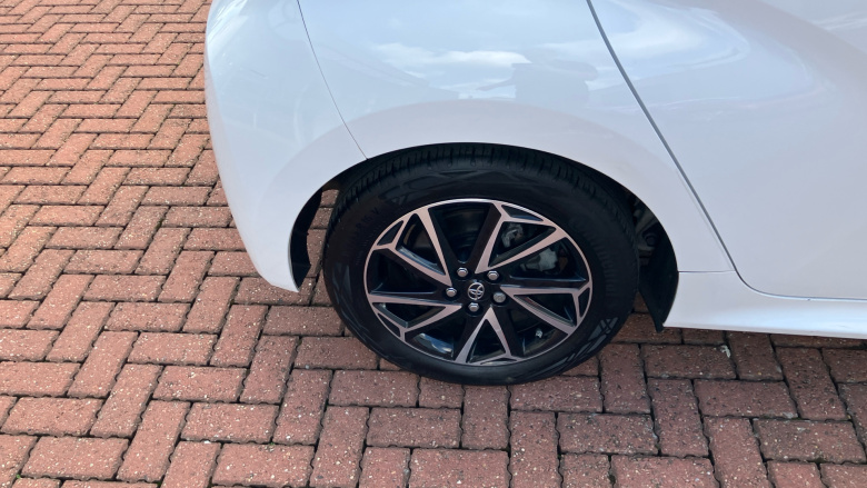 Toyota Yaris 1.5 Hybrid Design 5dr CVT Hybrid Hatchback